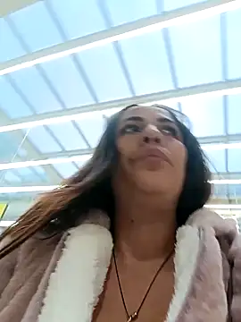 Snapshot of Lena-32 chatting on 02.24.26 Lena-32 online show from 02.24.26