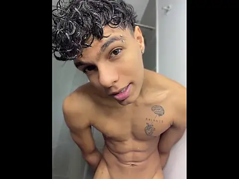 Snapshot of james_dreams_ chatting on 05.16.26 james dreams online show from 05.16.26