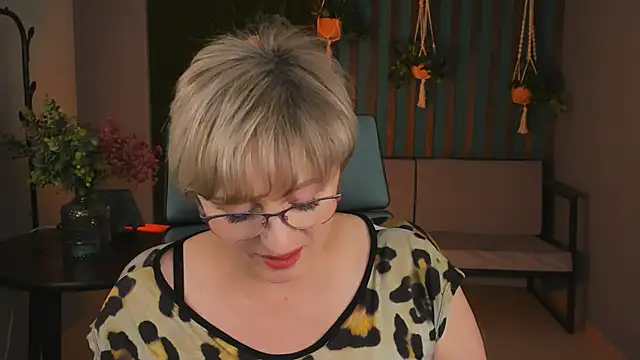 Snapshot of sugar_vivien chatting on 12.14.24 sugar vivien online show from 12.14.24