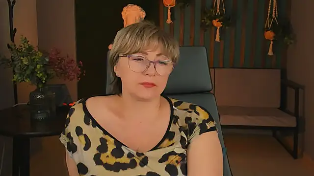 Snapshot of sugar_vivien chatting on 12.14.24 sugar vivien online show from 12.14.24