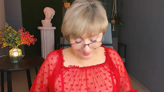 Snapshot of sugar_vivien chatting on 12.19.24 sugar vivien online show from 12.19.24