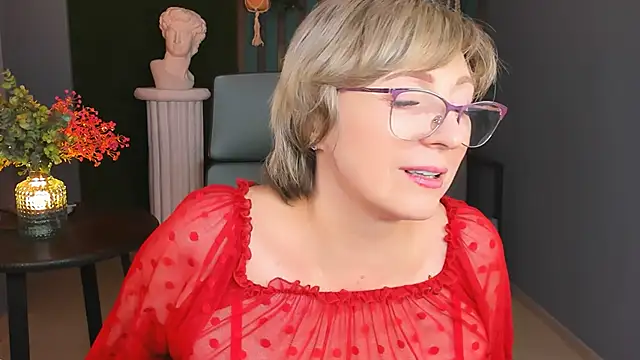 Snapshot of sugar_vivien chatting on 12.19.24 sugar vivien online show from 12.19.24