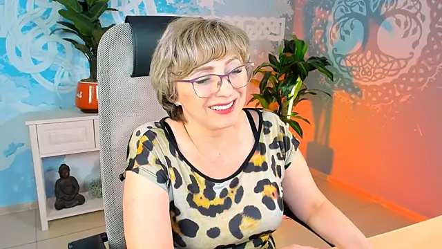 Snapshot of sugar_vivien chatting on 12.28.24 sugar vivien online show from 12.28.24