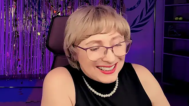 Snapshot of sugar_vivien chatting on 02.22.25 sugar vivien online show from 02.22.25
