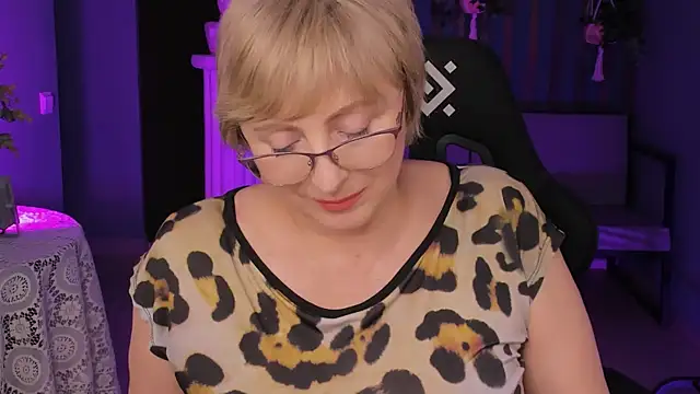 Snapshot of sugar_vivien chatting on 03.12.25 sugar vivien online show from 03.12.25