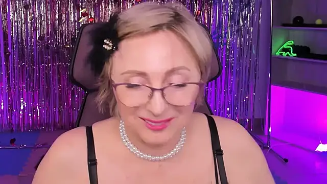 Snapshot of sugar_vivien chatting on 03.19.25 sugar vivien online show from 03.19.25