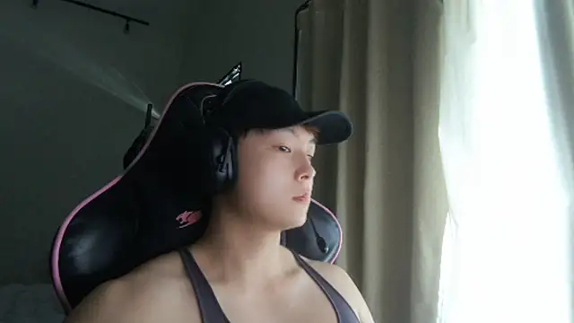 Snapshot of Tkcqcc chatting on 12.21.24 Tkcqcc online show from 12.21.24