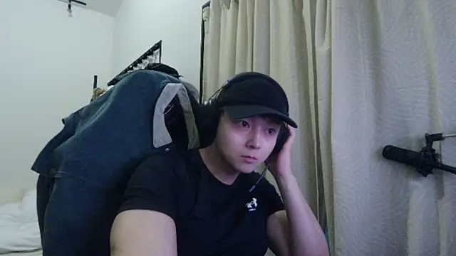 Snapshot of Tkcqcc chatting on 12.29.24 Tkcqcc online show from 12.29.24