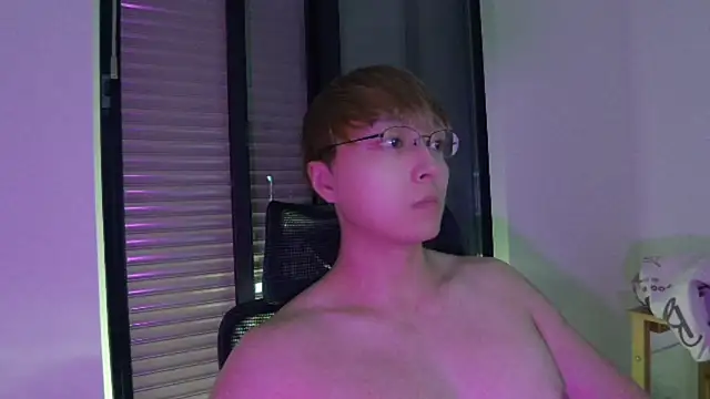 Snapshot of Tkcqcc chatting on 03.01.25 Tkcqcc online show from 03.01.25