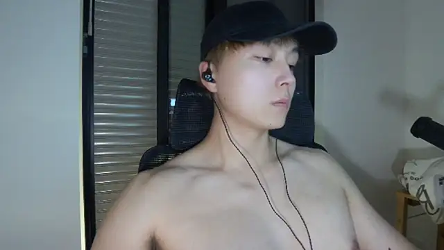 Snapshot of Tkcqcc chatting on 03.02.25 Tkcqcc online show from 03.02.25