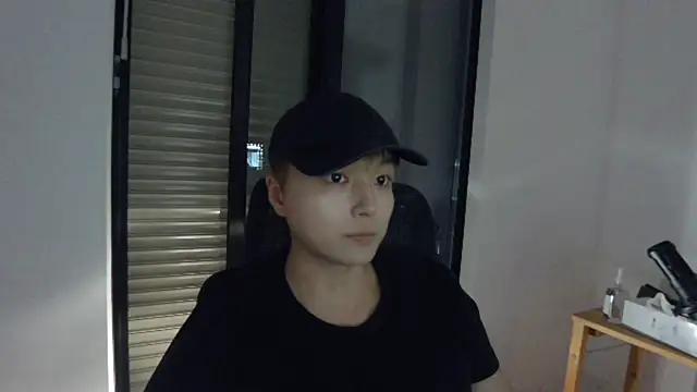 Snapshot of Tkcqcc chatting on 03.10.25 Tkcqcc online show from 03.10.25