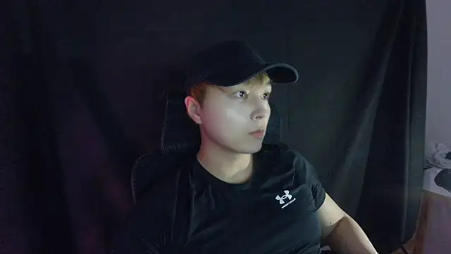 Snapshot of Tkcqcc chatting on 03.18.25 Tkcqcc online show from 03.18.25