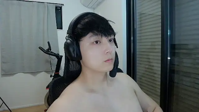 Snapshot of Tkcqcc chatting on 10.11.25 Tkcqcc online show from 10.11.25