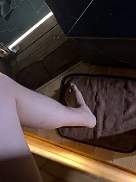 Snapshot of Tkcqcc chatting on 11.18.25 Tkcqcc online show from 11.18.25