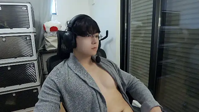 Snapshot of Tkcqcc chatting on 11.25.25 Tkcqcc online show from 11.25.25