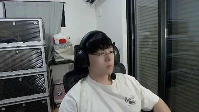 Snapshot of Tkcqcc chatting on 12.20.25 Tkcqcc online show from 12.20.25