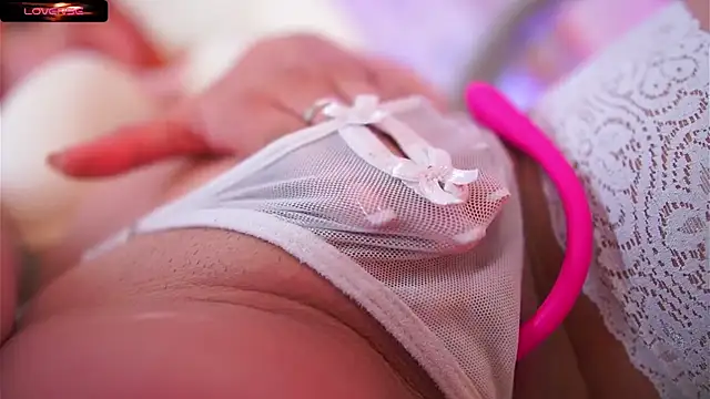 Eyleen 24 online show from 10.21.25