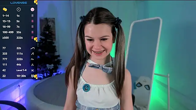 Snapshot of Lil_Amelie chatting on 12.13.24 Lil Amelie online show from 12.13.24