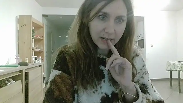 Snapshot of JasmineGlamour chatting on 04.25.26 JasmineGlamour online show from 04.25.26