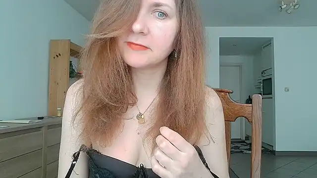 Snapshot of JasmineGlamour chatting on 05.10.26 JasmineGlamour online show from 05.10.26