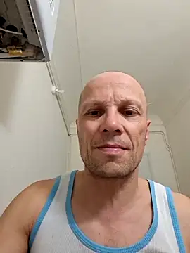 Snapshot of wedge75 chatting on 04.19.26 wedge75 online show from 04.19.26