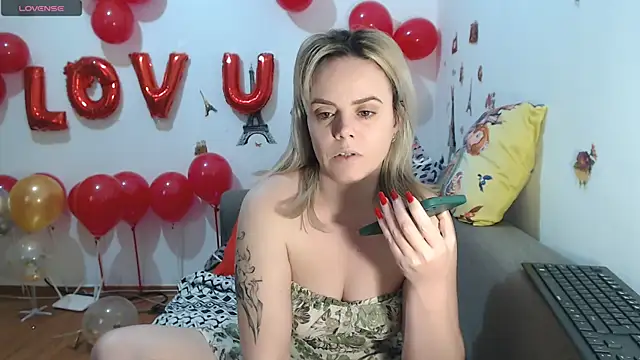 Snapshot of hotmilf4uxxx chatting on 02.20.26 hotmilf4uxxx online show from 02.20.26