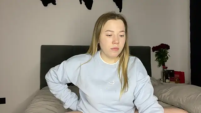 Embersweetbunny online show from 02.12.25