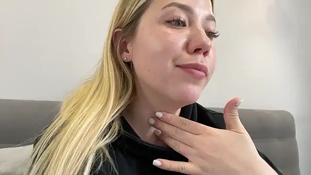 Embersweetbunny online show from 11.04.25