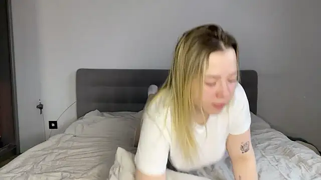 Embersweetbunny online show from 12.17.25