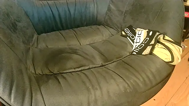 Snapshot of T0Yforeskin chatting on 07.18.26 T0Yforeskin online show from 07.18.26