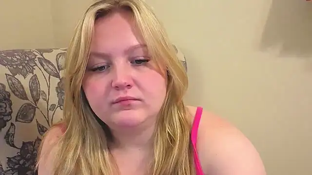 Snapshot of PhatAssBlond chatting on 04.18.26 PhatAssBlond online show from 04.18.26