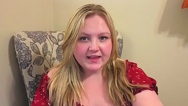 Snapshot of PhatAssBlond chatting on 04.19.26 PhatAssBlond online show from 04.19.26