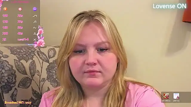 Snapshot of PhatAssBlond chatting on 04.19.26 PhatAssBlond online show from 04.19.26