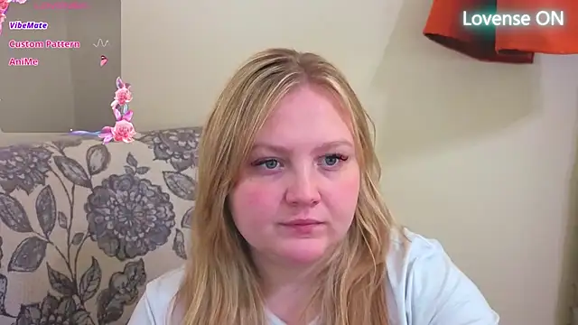 Snapshot of PhatAssBlond chatting on 04.20.26 PhatAssBlond online show from 04.20.26