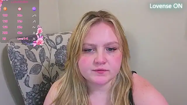 Snapshot of PhatAssBlond chatting on 04.21.26 PhatAssBlond online show from 04.21.26