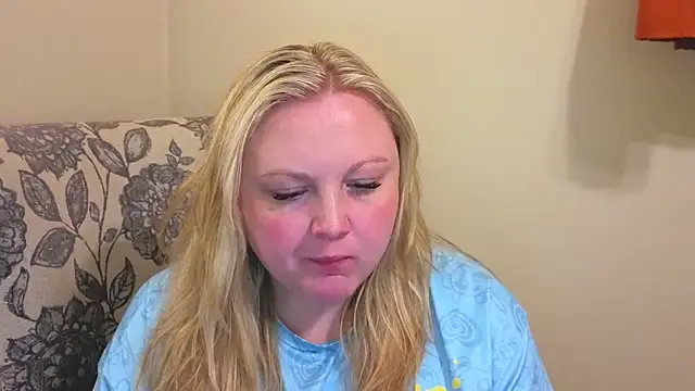 Snapshot of PhatAssBlond chatting on 04.27.26 PhatAssBlond online show from 04.27.26