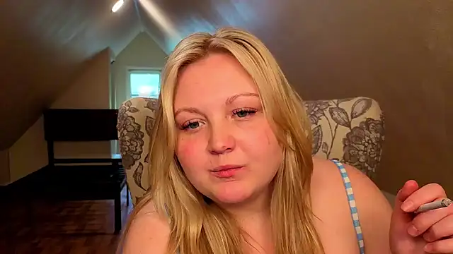 Snapshot of PhatAssBlond chatting on 05.03.26 PhatAssBlond online show from 05.03.26