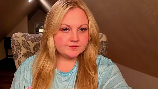 Snapshot of PhatAssBlond chatting on 05.05.26 PhatAssBlond online show from 05.05.26