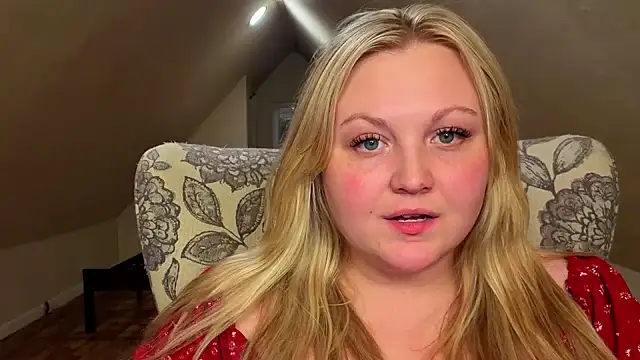Snapshot of PhatAssBlond chatting on 05.10.26 PhatAssBlond online show from 05.10.26