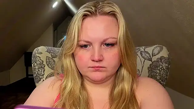 Snapshot of PhatAssBlond chatting on 05.18.26 PhatAssBlond online show from 05.18.26
