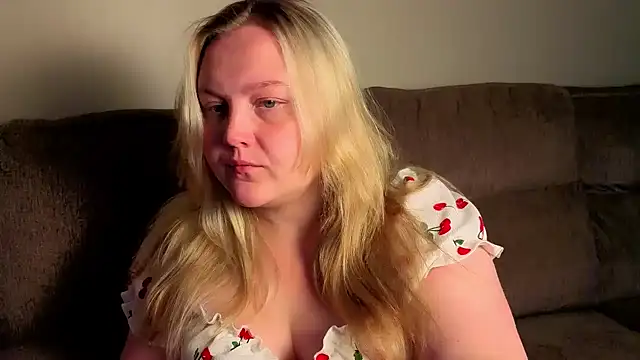 Snapshot of PhatAssBlond chatting on 07.26.26 PhatAssBlond online show from 07.26.26