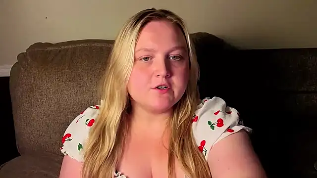 Snapshot of PhatAssBlond chatting on 08.07.26 PhatAssBlond online show from 08.07.26