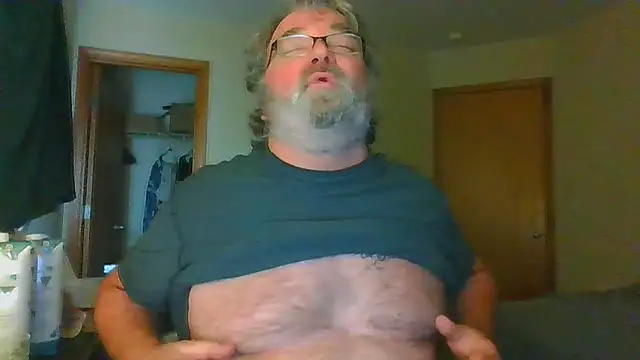 Snapshot of Doherty10 chatting on 05.14.26 Doherty10 online show from 05.14.26