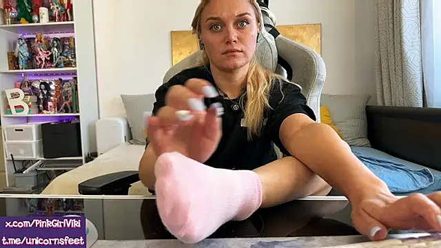 unicornsfeet online show from 09.13.25