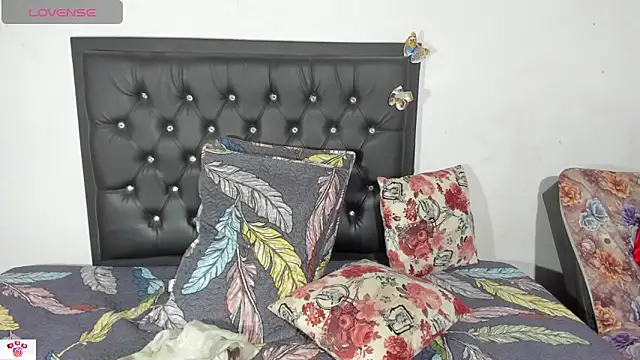 Darlyquenn11 online show from 12.21.24