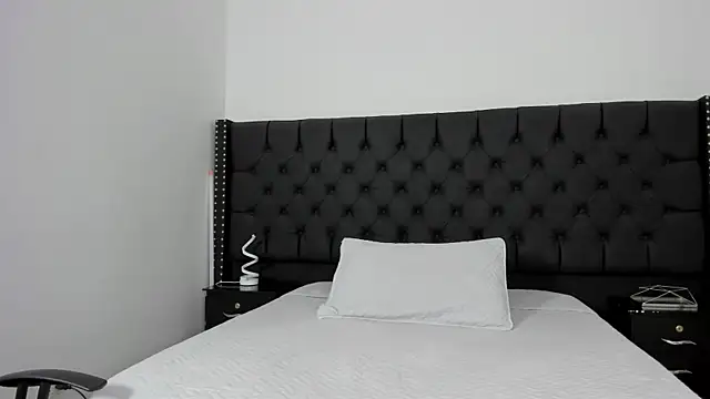 Rubi Sky online show from 12.18.25