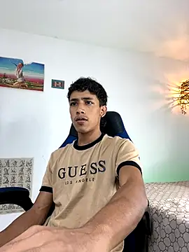 Snapshot of Ostin18hot chatting on 12.05.25 Ostin18hot online show from 12.05.25