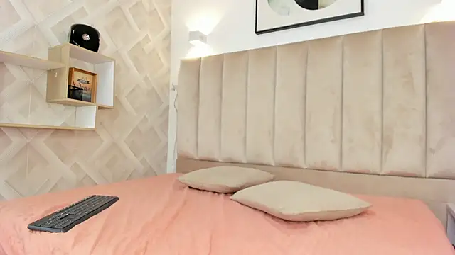 Anniie Queen online show from 12.19.25