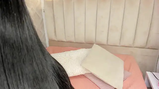 Anniie Queen online show from 03.26.26