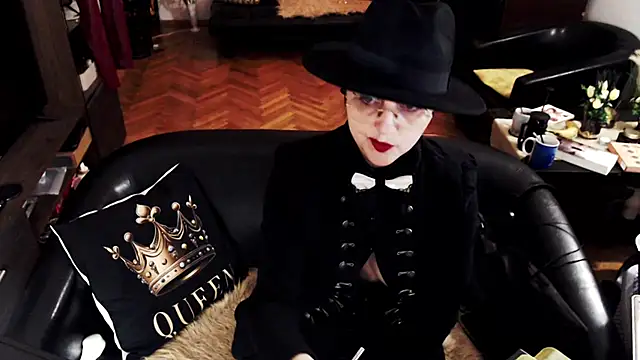 Snapshot of Imperatriza chatting on 04.28.26 Imperatriza online show from 04.28.26